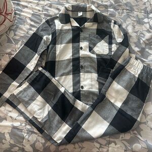 Old navy plaid pajamas. Unisex size 8